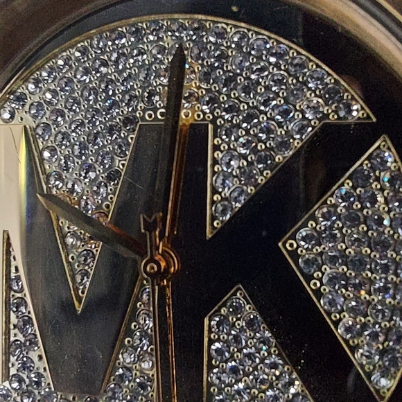Micheal kors diamond filled watch - Picture 4 of 5
